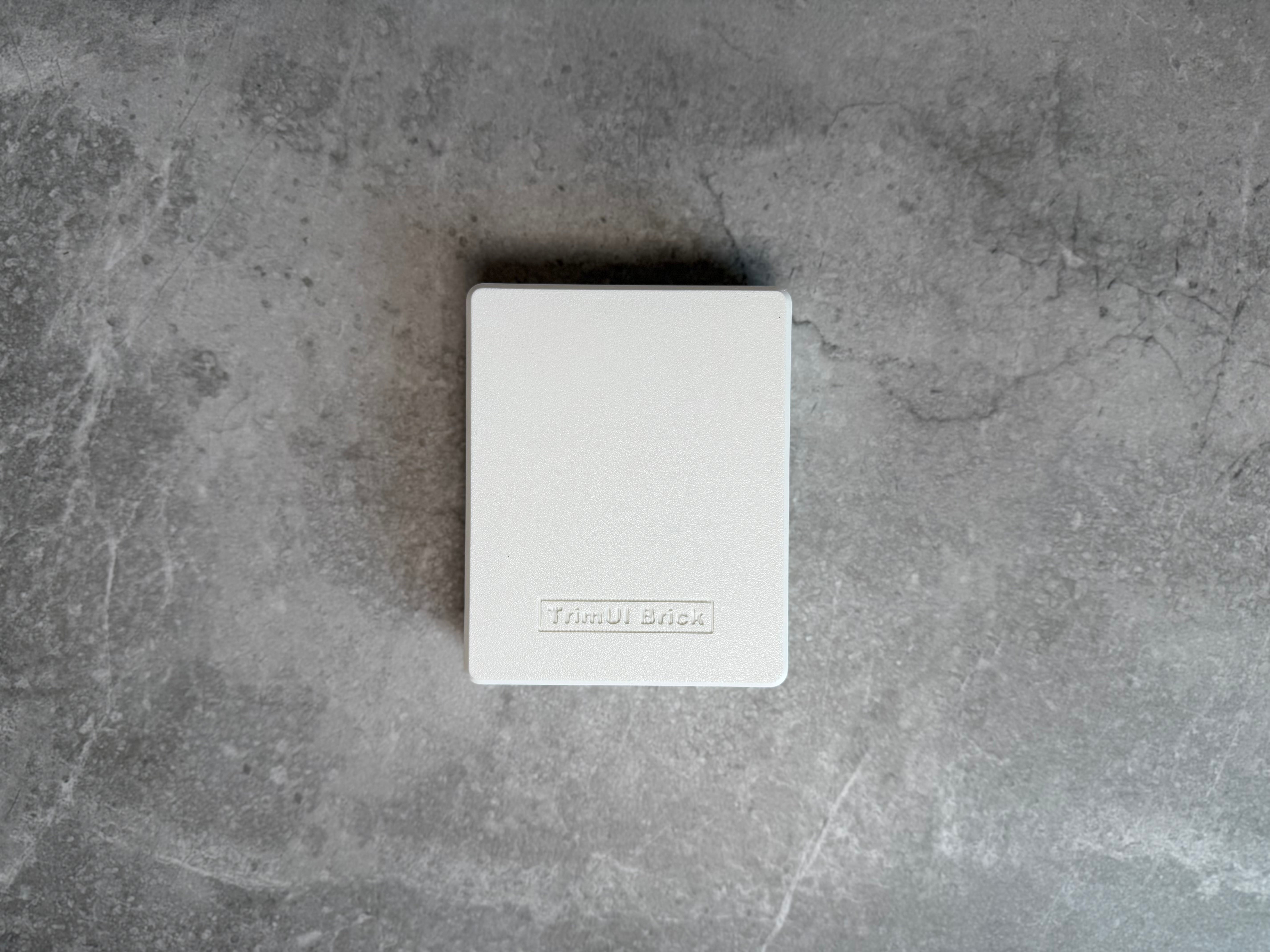 て*つ様 TRIMUI BRICK ホワイト　+ ケースとスクリーンプロテクター Accessories – TRIMUI Store